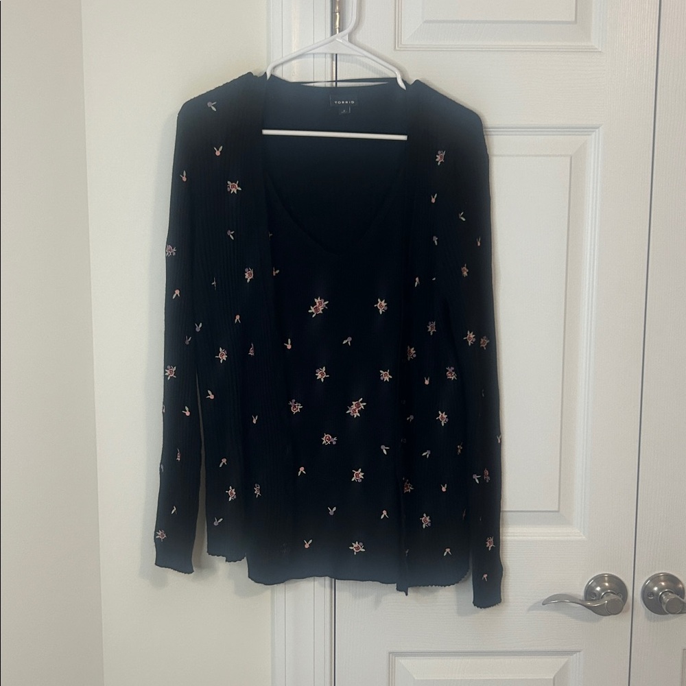 Torrid 2-piece floral sweater knit tank and cardigan set - Size 2